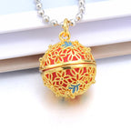 Luxury Golden Aromatherapy Necklaces Wonderful Oil Painting Open Locket Aroma Diffuser Necklace Essential Oils Perfume Necklace