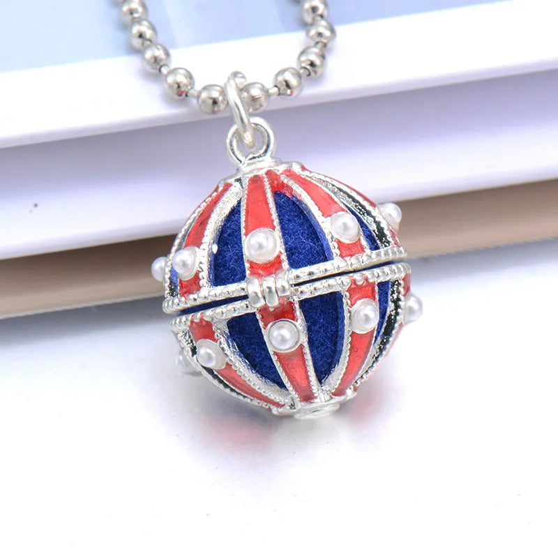 Luxury Golden Aromatherapy Necklaces Wonderful Oil Painting Open Locket Aroma Diffuser Necklace Essential Oils Perfume Necklace