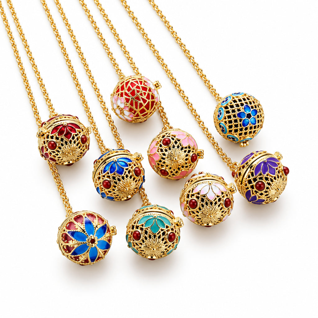 Luxury Golden Aromatherapy Necklaces Wonderful Oil Painting Open Locket Aroma Diffuser Necklace Essential Oils Perfume Necklace