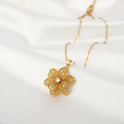 360° Rotatable Decompression Style Hollow Pattern Leaf Pendant Necklace for Ladies Birthday Gift Christmas Gift